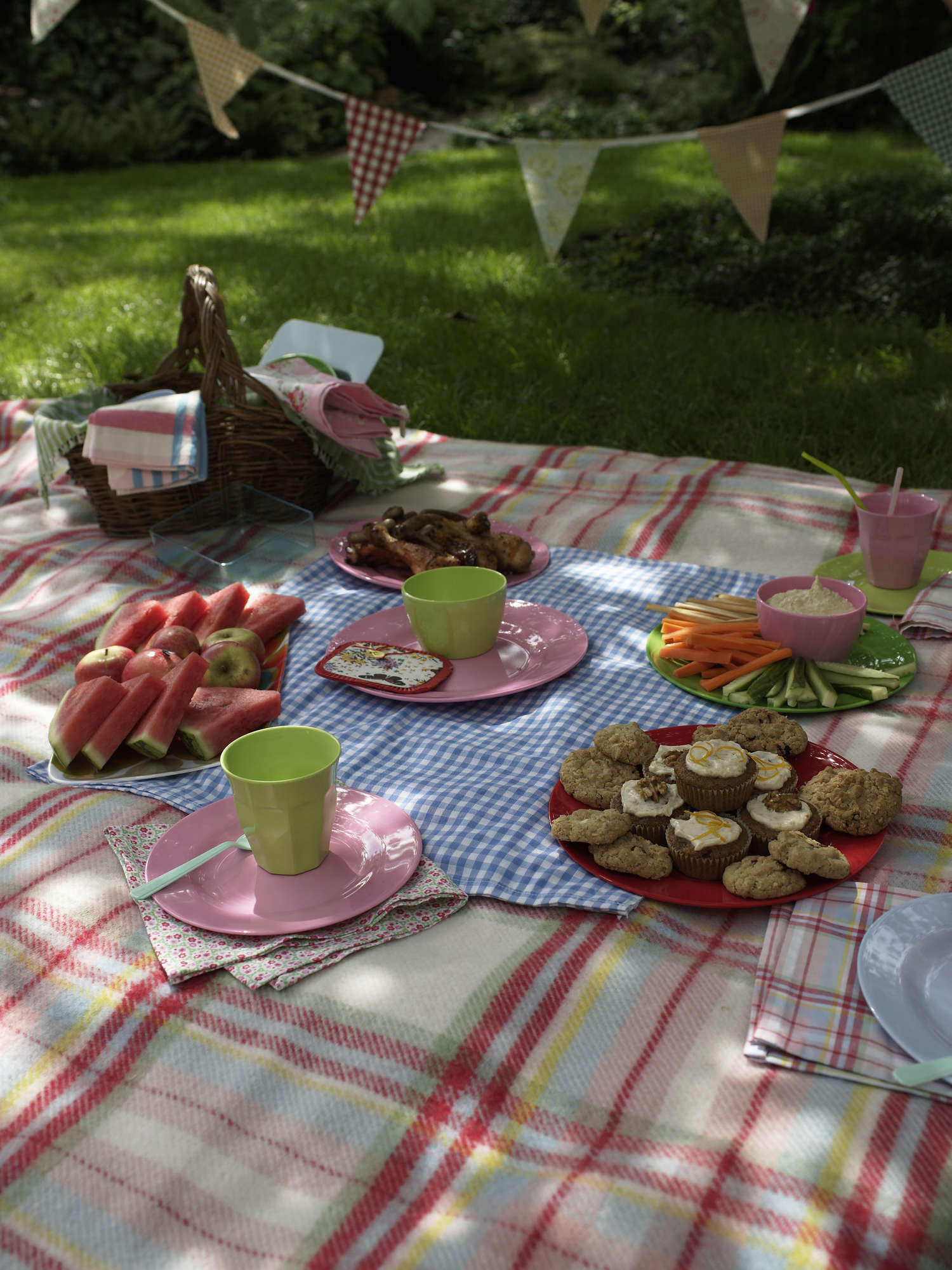 Children's Summer Picnic Cooking Alison Crouch Gettyimages 200342941 001