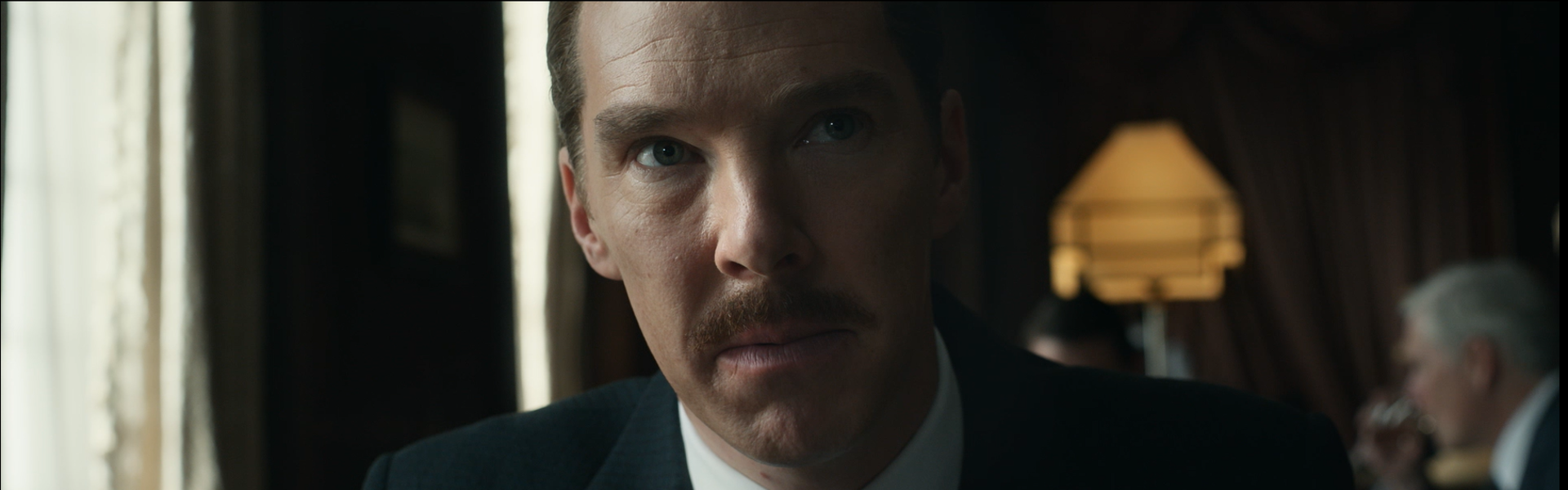 an image of actor Benedict Cumberbatch in the film The Courier