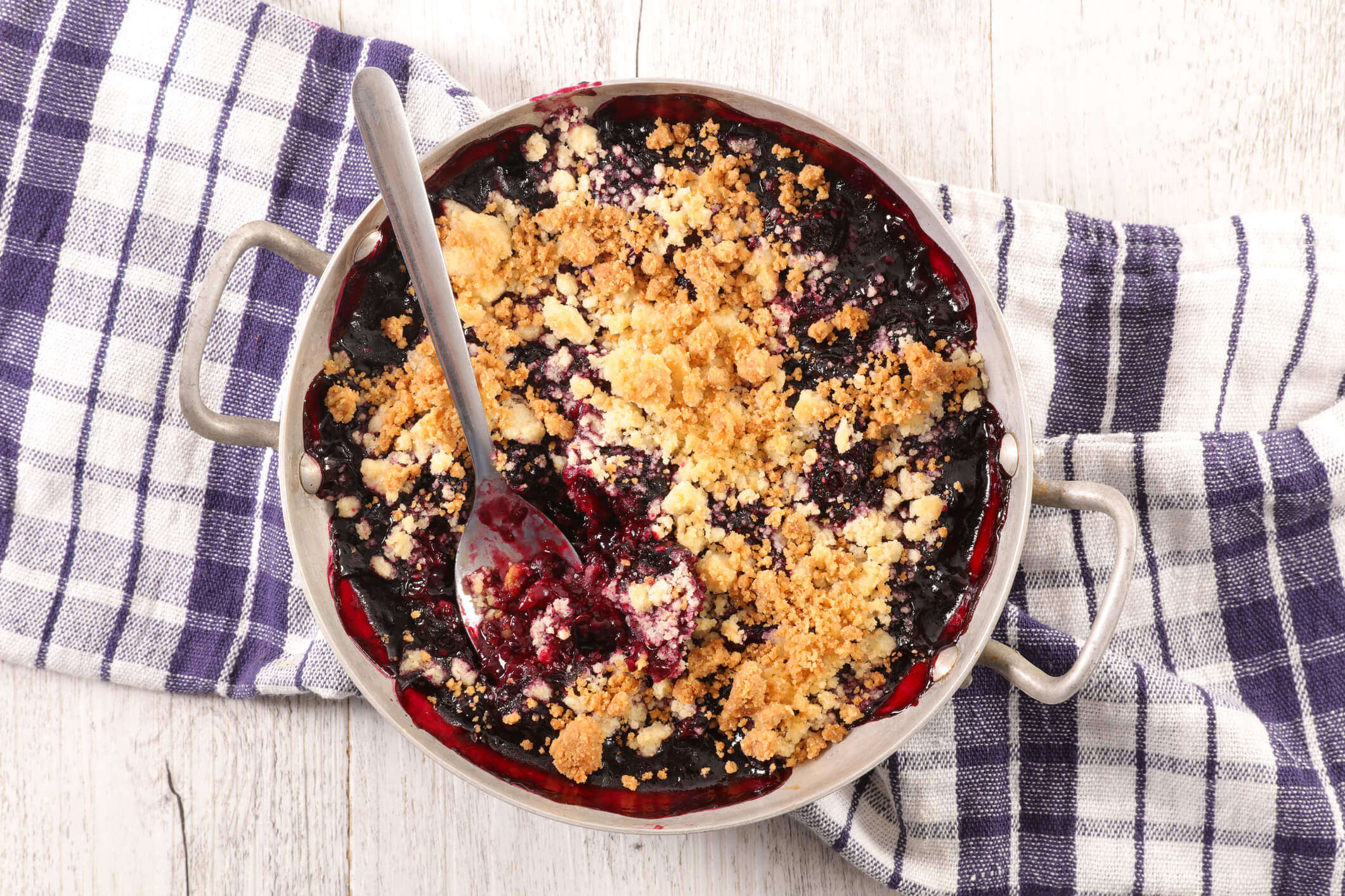 Blackberry Crumble Cake Meinir Fon Hughes Istock 962496128