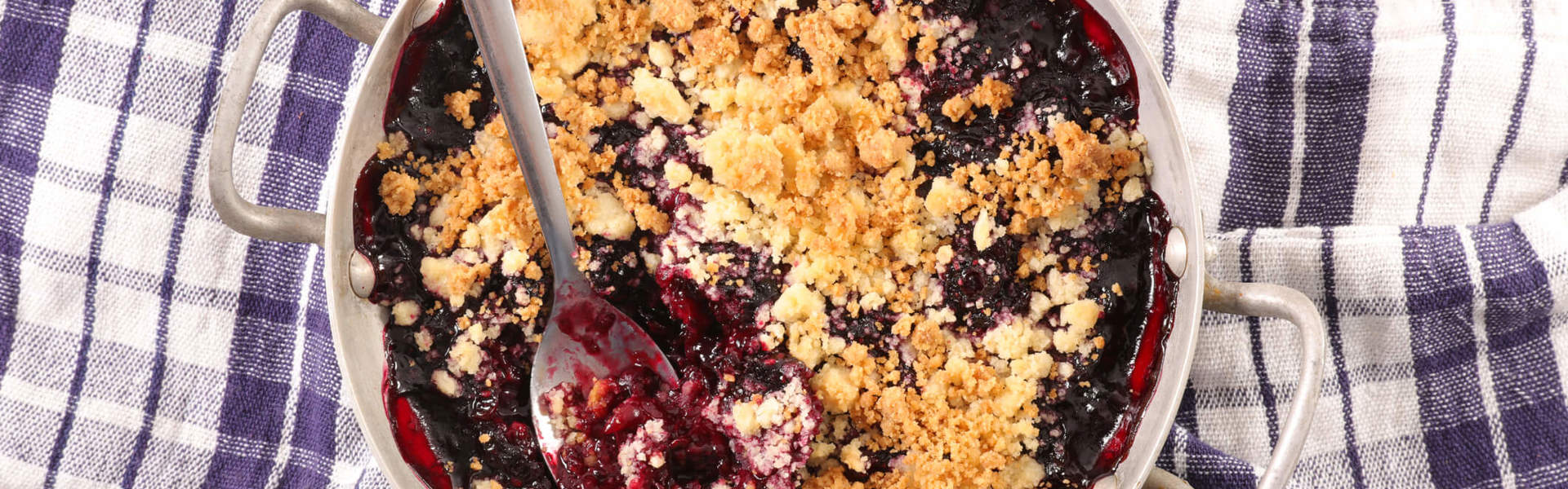 Blackberry Crumble Cake Meinir Fon Hughes Istock 962496128