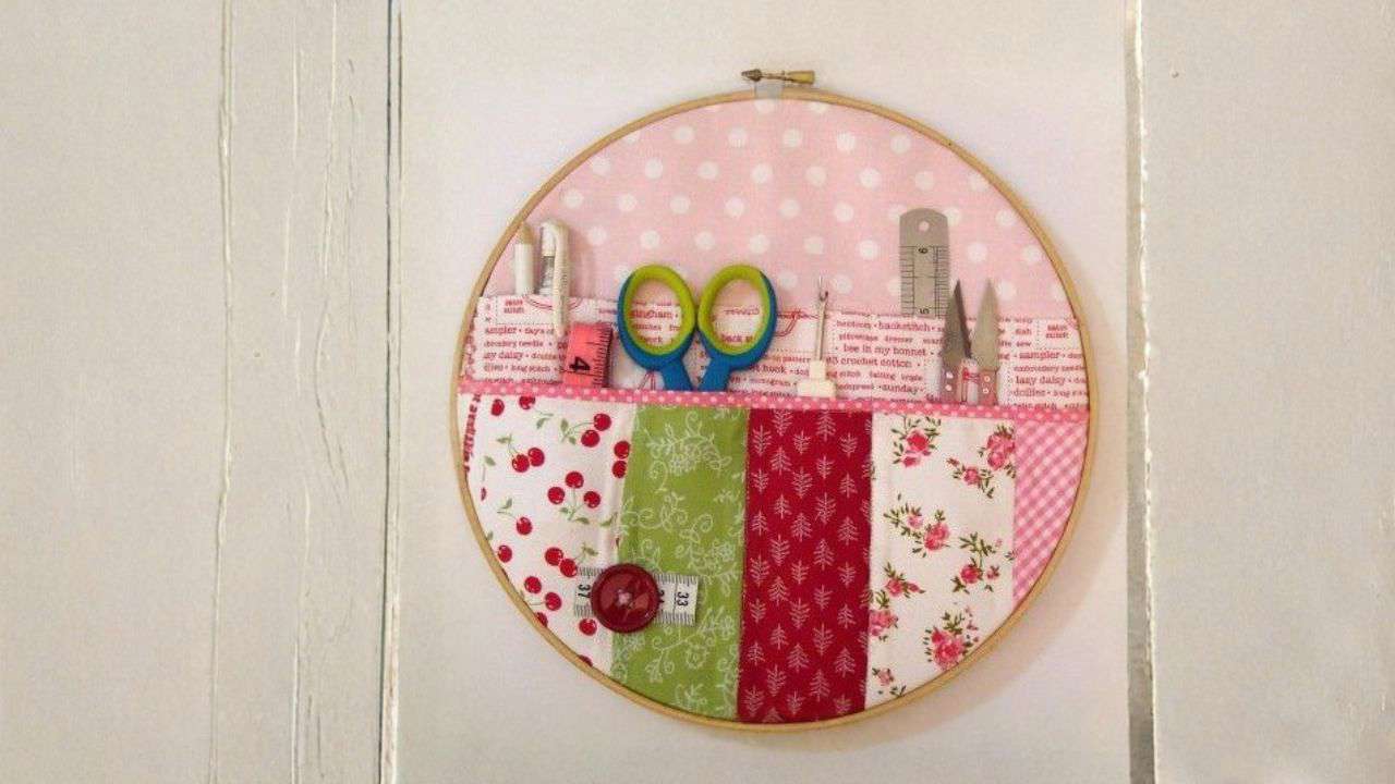 Main image: a DIY embroidery hoop organiser to store sewing essentials. In pink, green, red and white patterned fabrics. Also doubles as vintage-inspired décor. 