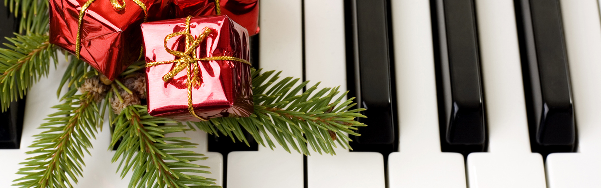 piano keys with a festive decoration resting on top