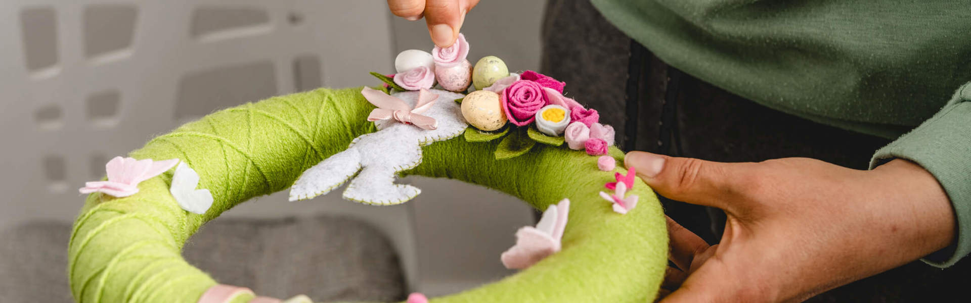 a green felt spring wreath featuring Easter themed felt decorations