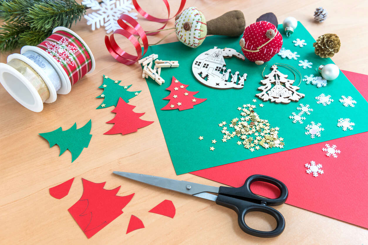 Making craft projects at Christmas 