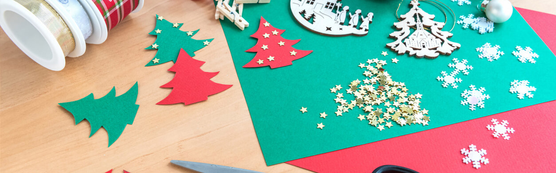 Making craft projects at Christmas