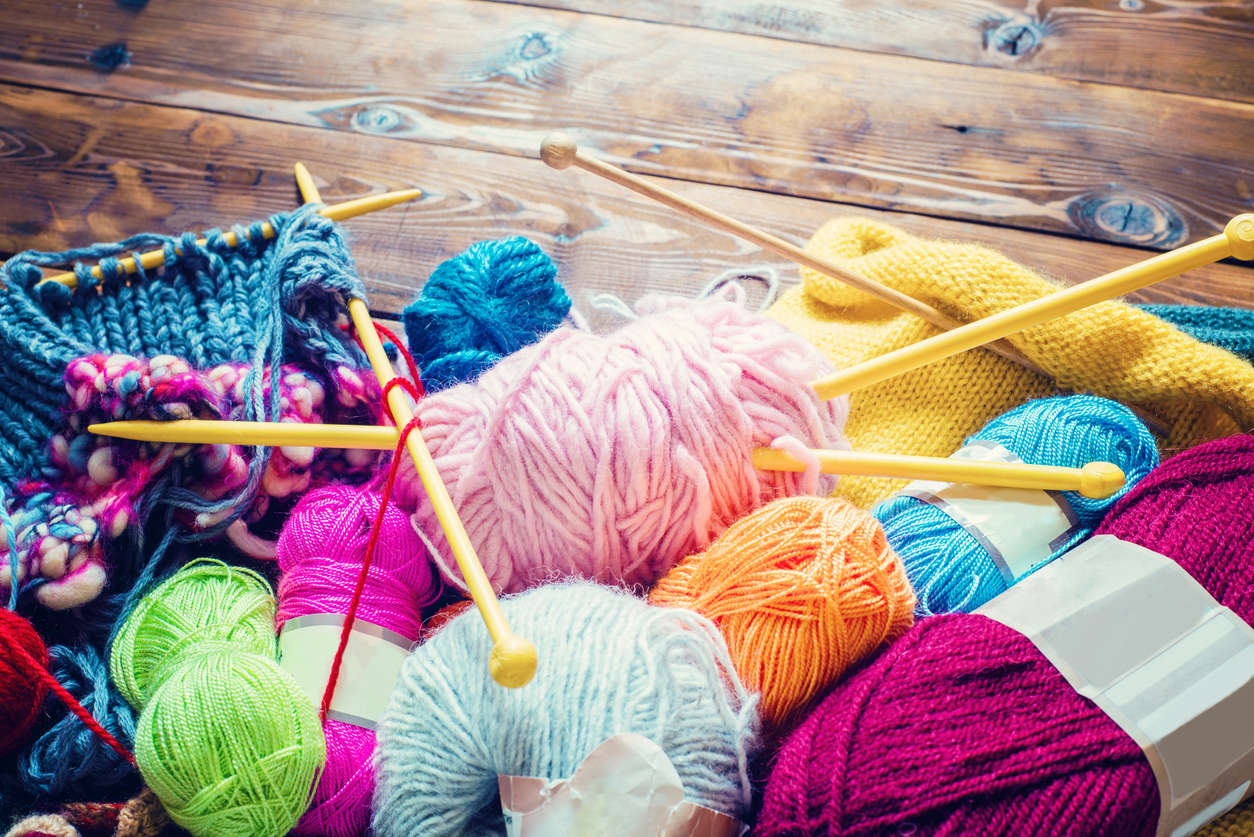 How to Knit - UK Hand Knitting - Istock 501939568