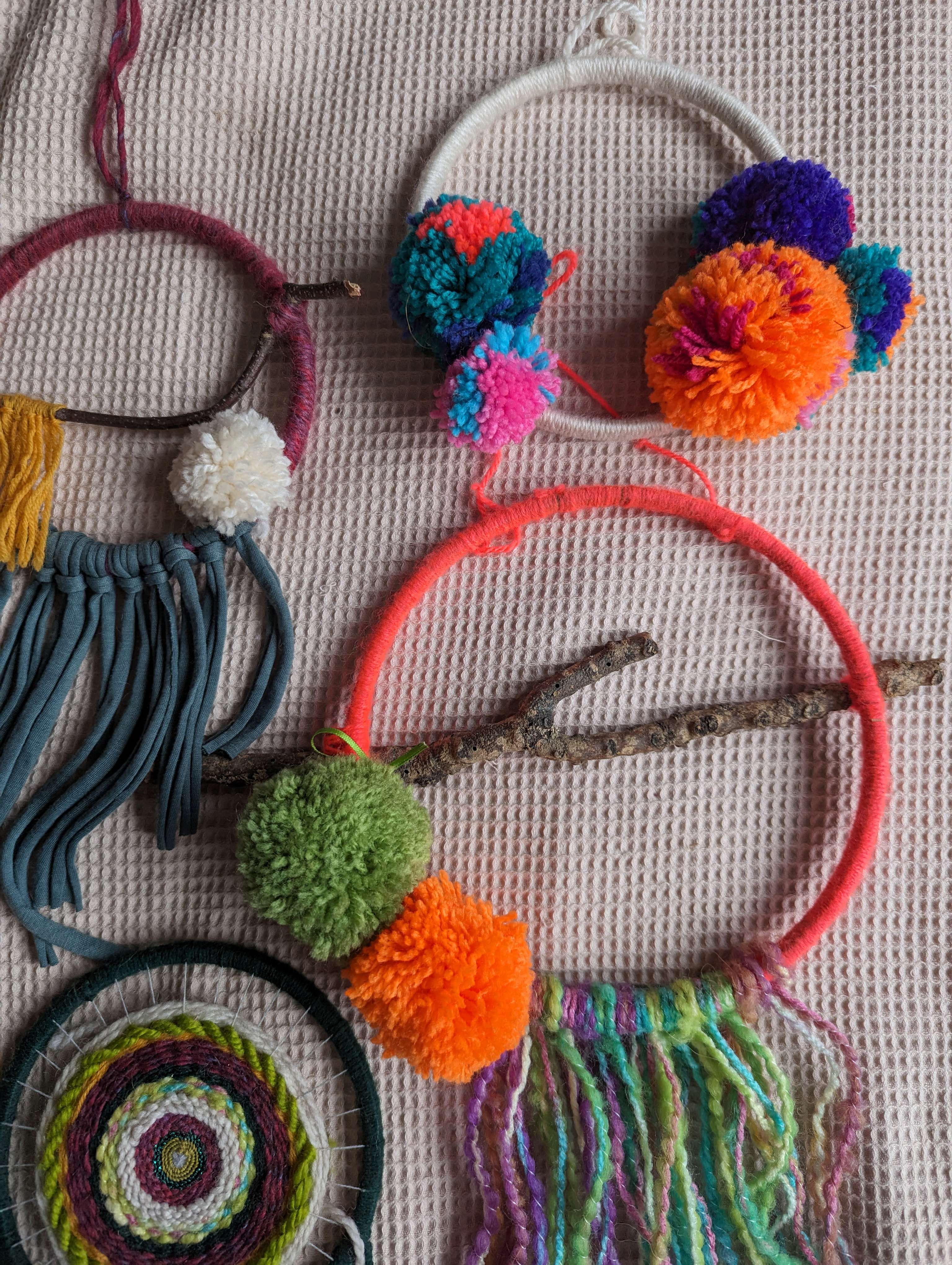 super easy circle wall hangings made with multicoloured yarn with rosie johnson