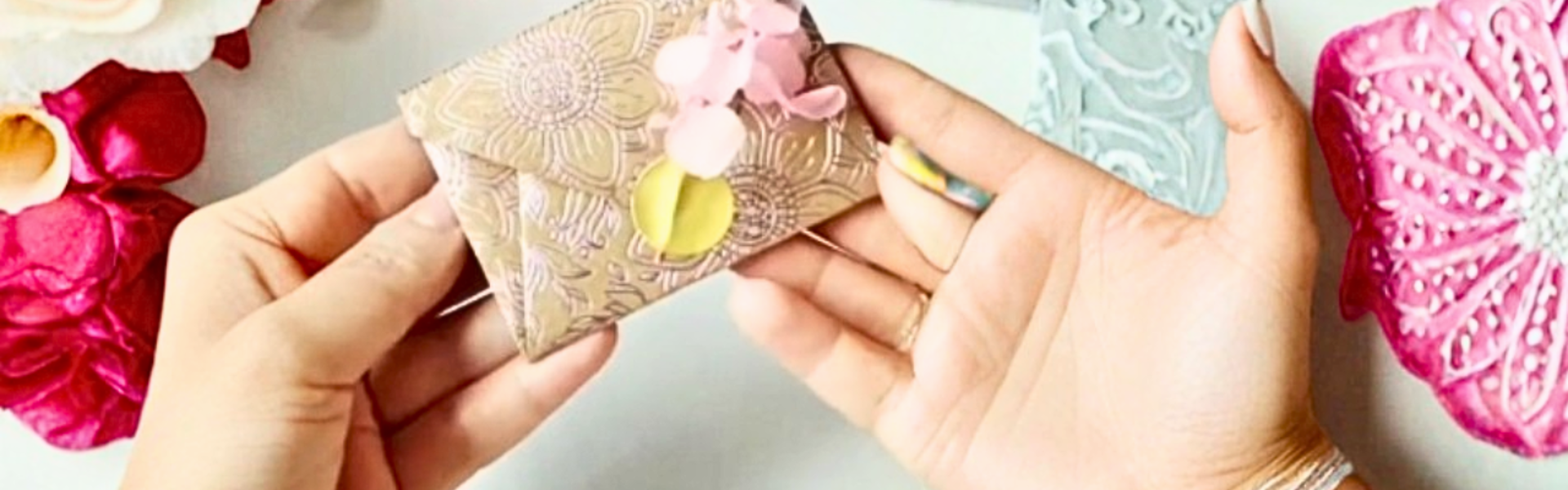 Main image: a beautiful gift envelope, in patterned paper and intricate details, perfect for Christmas gift wrapping ideas.